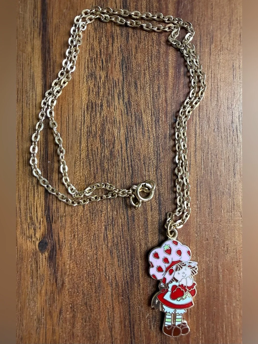 VTG 1980 Gold-Tone Strawberry Shortcake Girl Pendant Necklace in Red and White - Picture 2 of 4